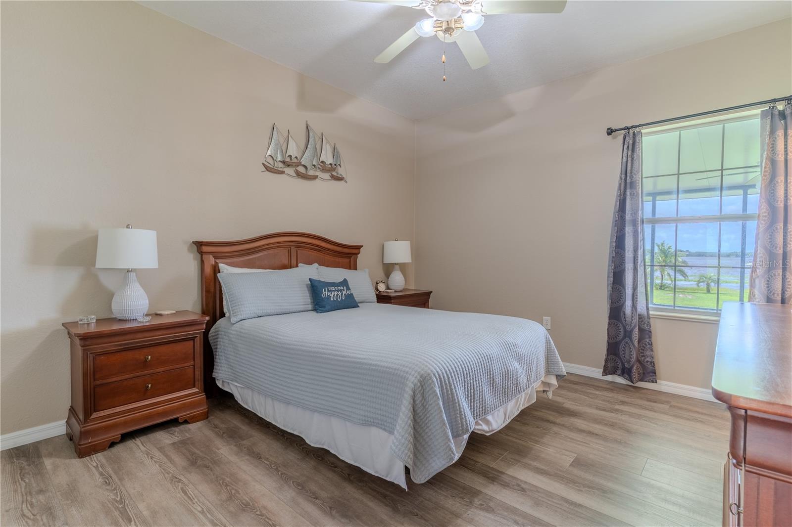 851 N LAKE REEDY BLVD