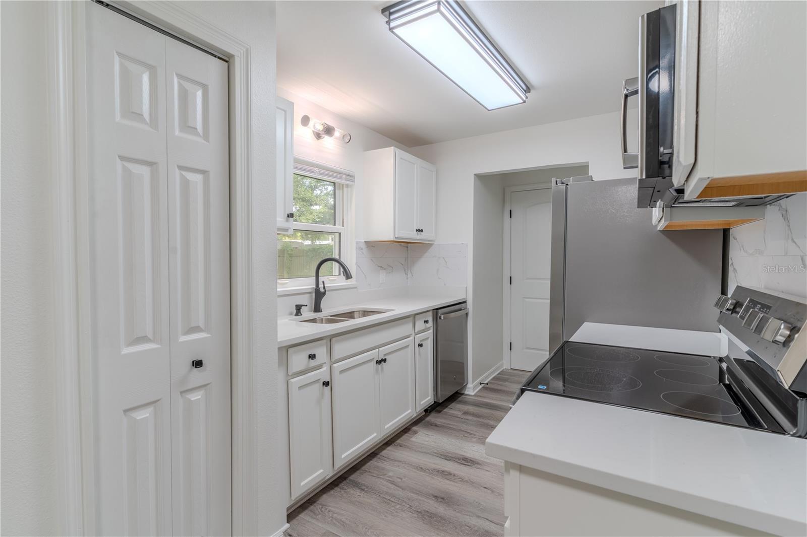 7309 THOMAS JEFFERSON CIR E