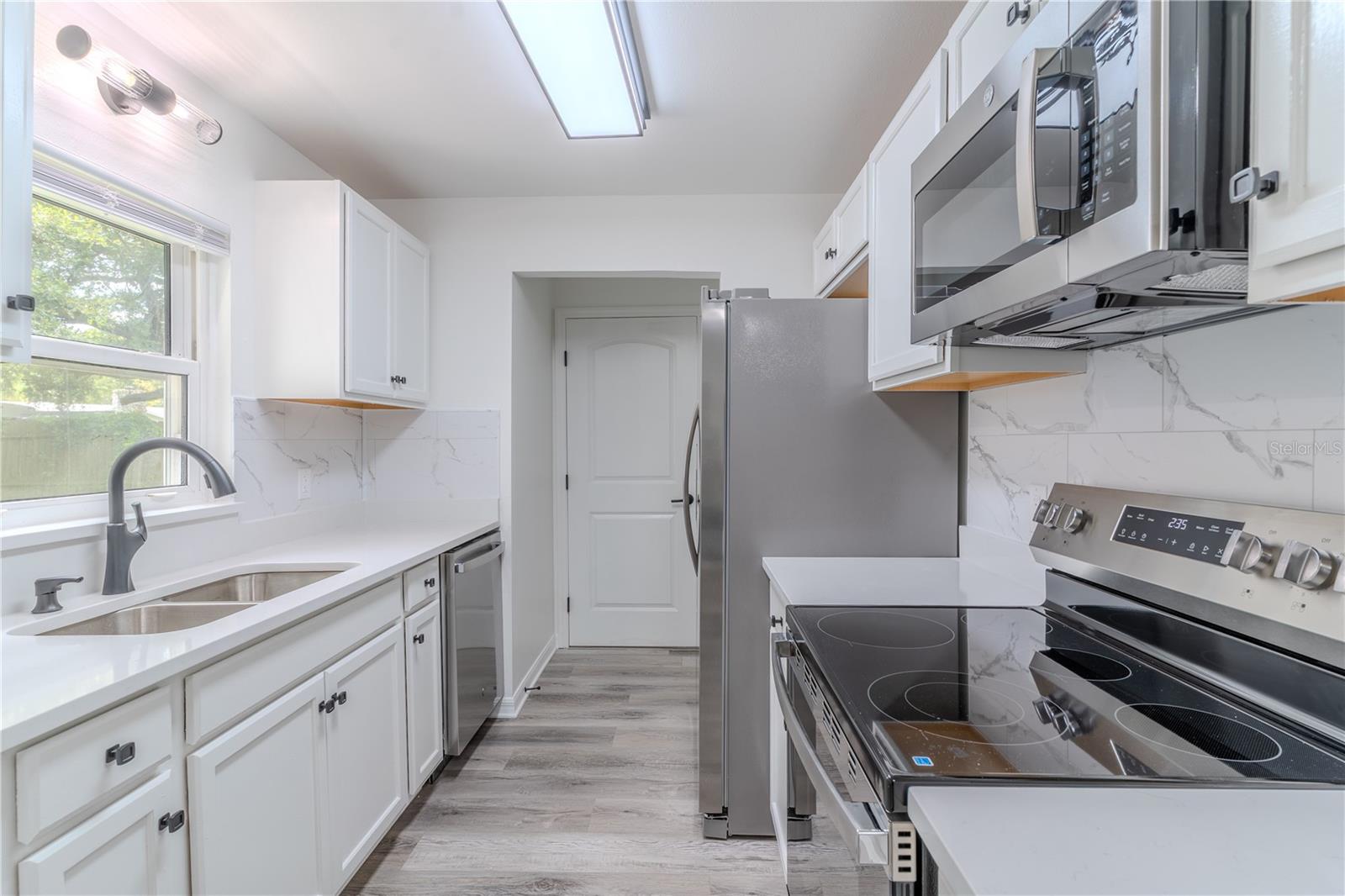 7309 THOMAS JEFFERSON CIR E