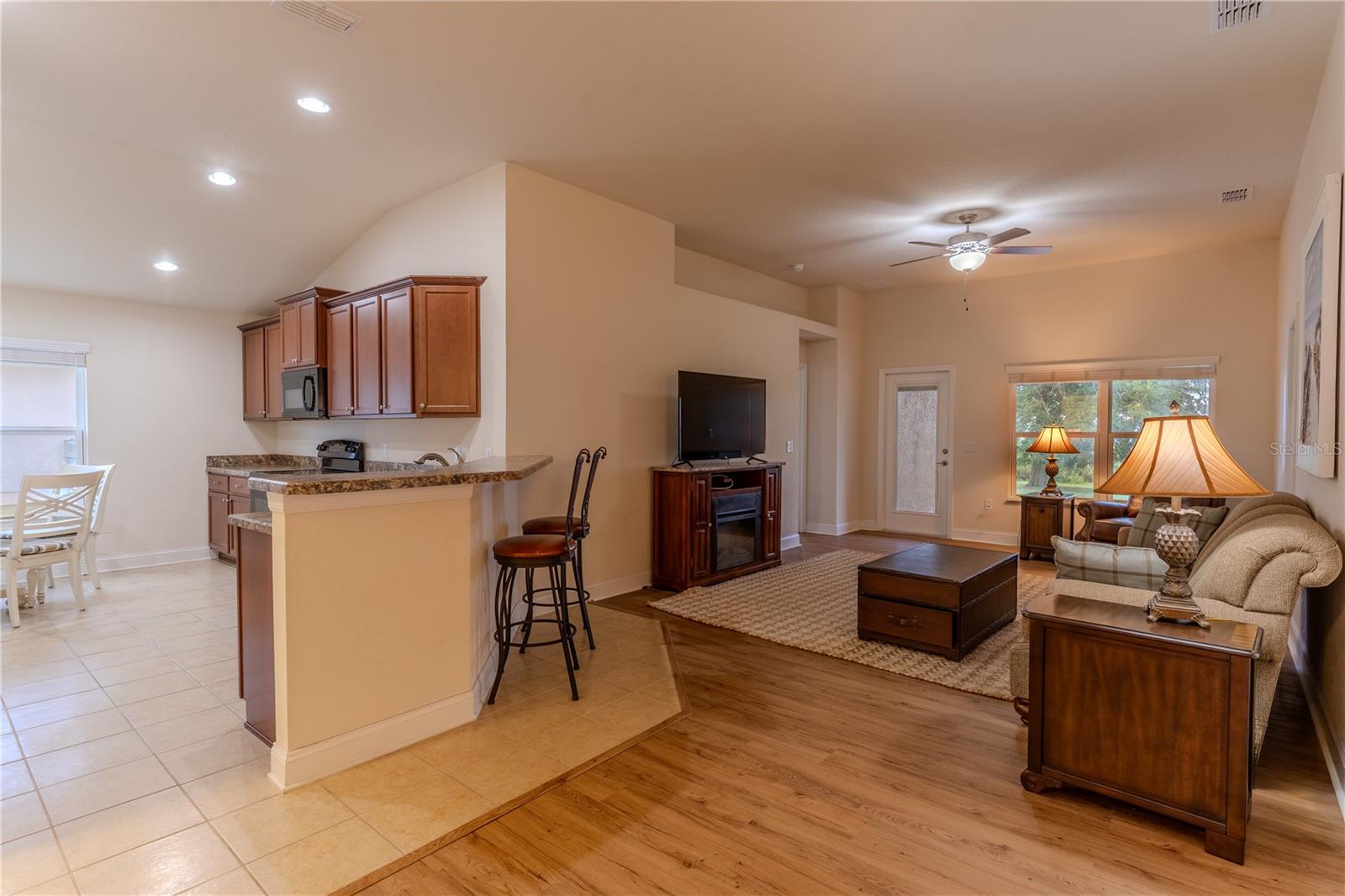 4027 ISLAND LAKES DR