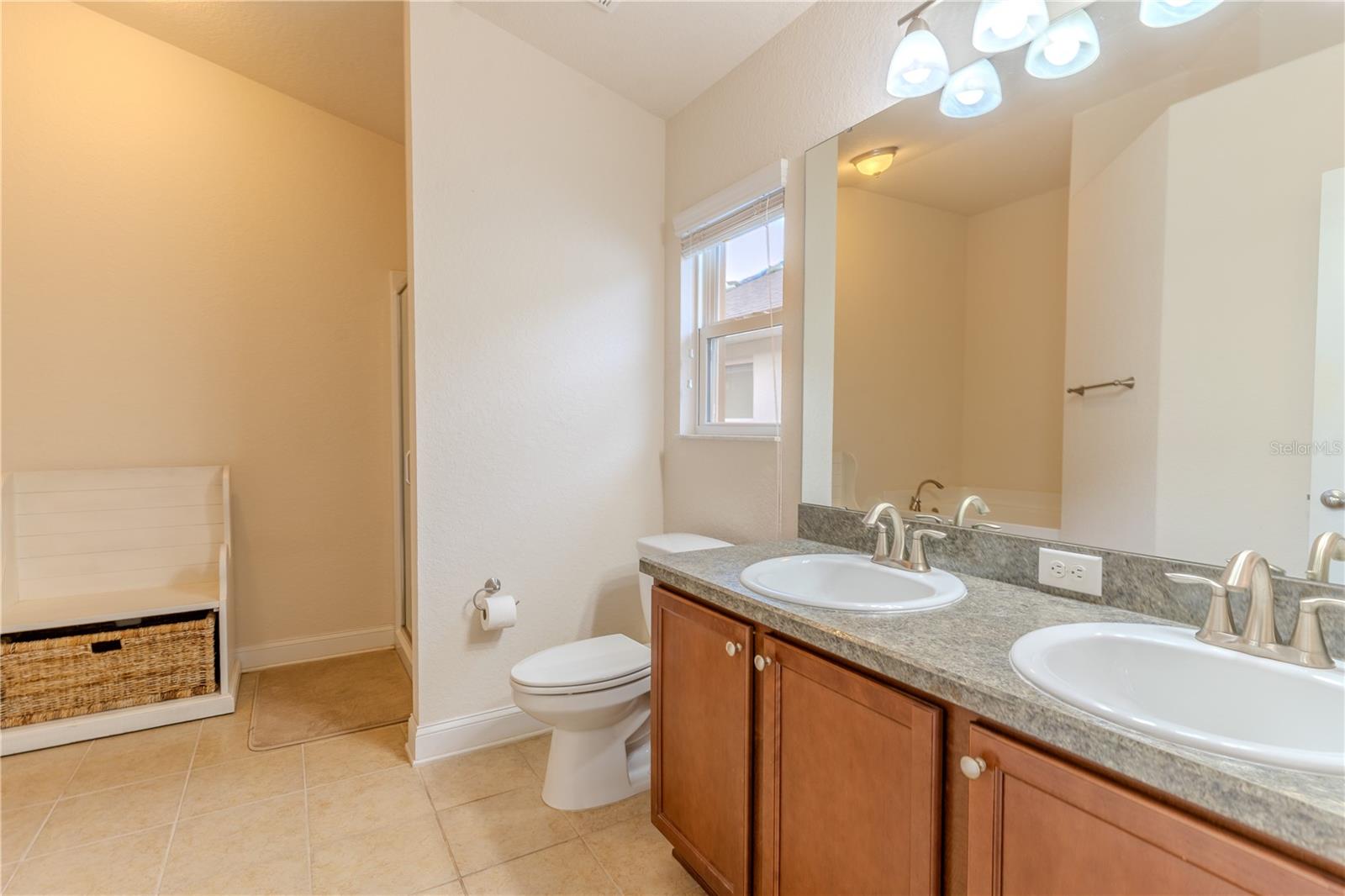 4027 ISLAND LAKES DR