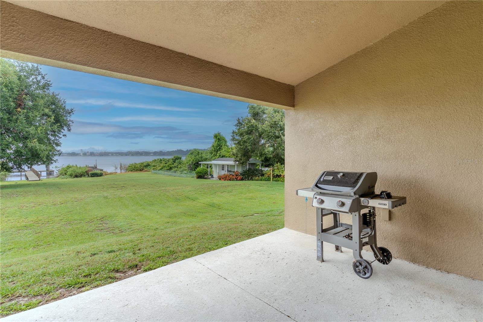 4027 ISLAND LAKES DR