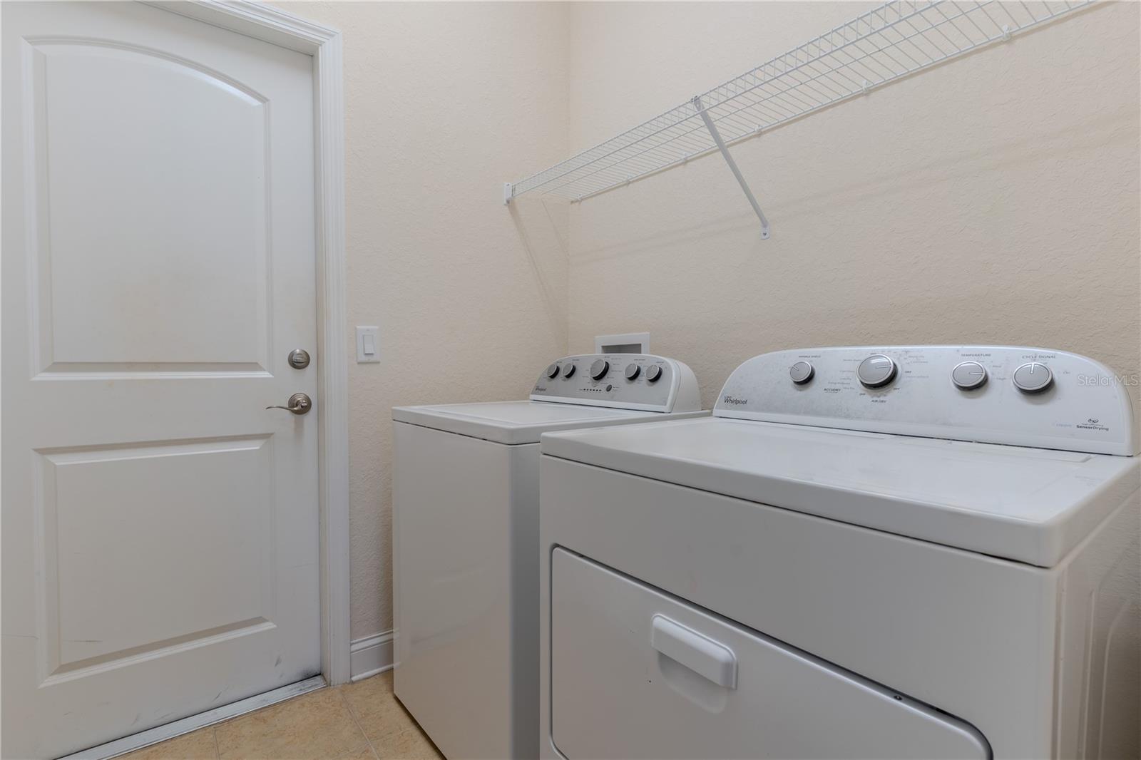 4027 ISLAND LAKES DR