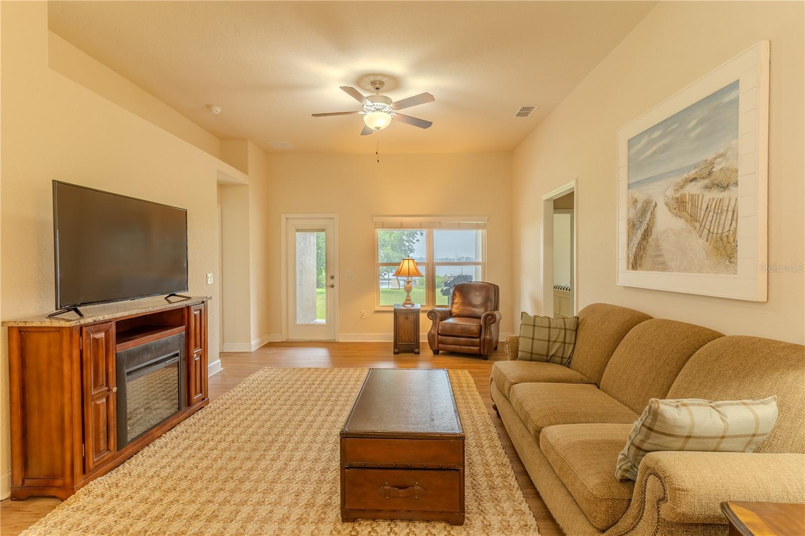 4027 ISLAND LAKES DR