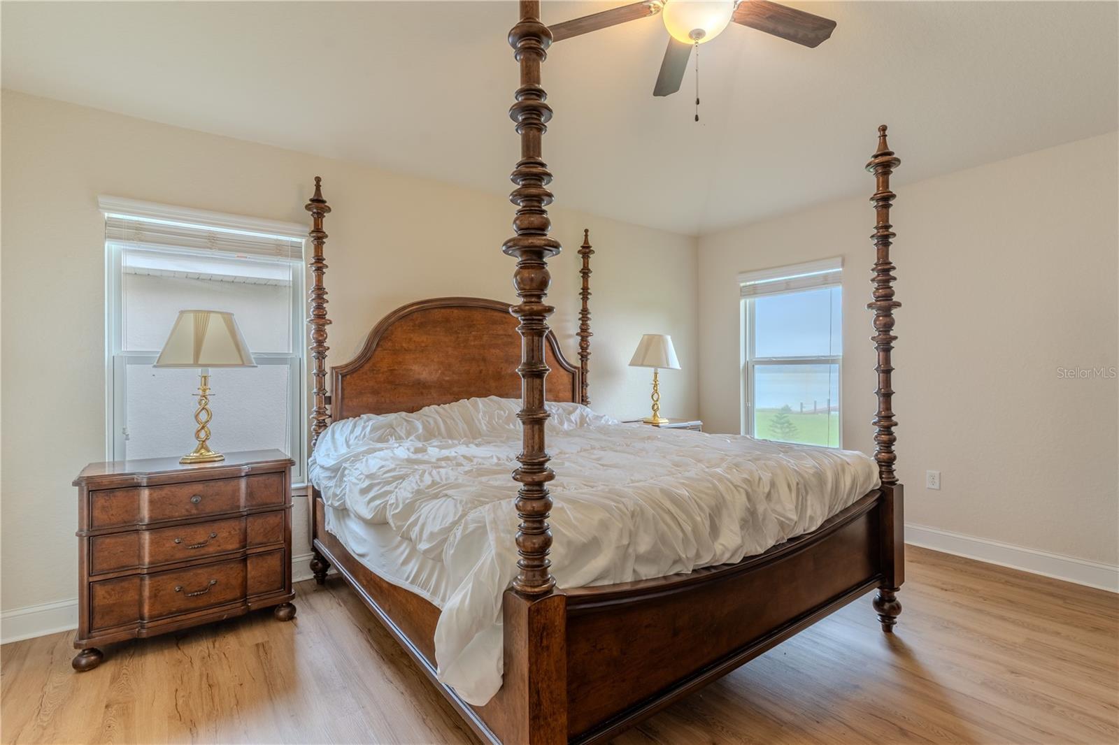 4027 ISLAND LAKES DR