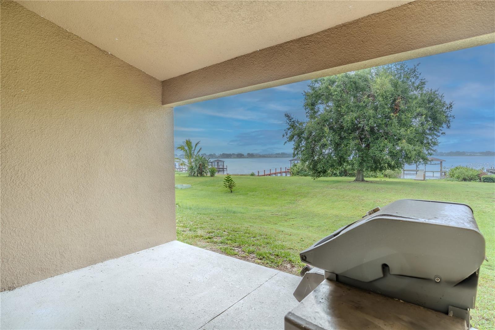 4027 ISLAND LAKES DR