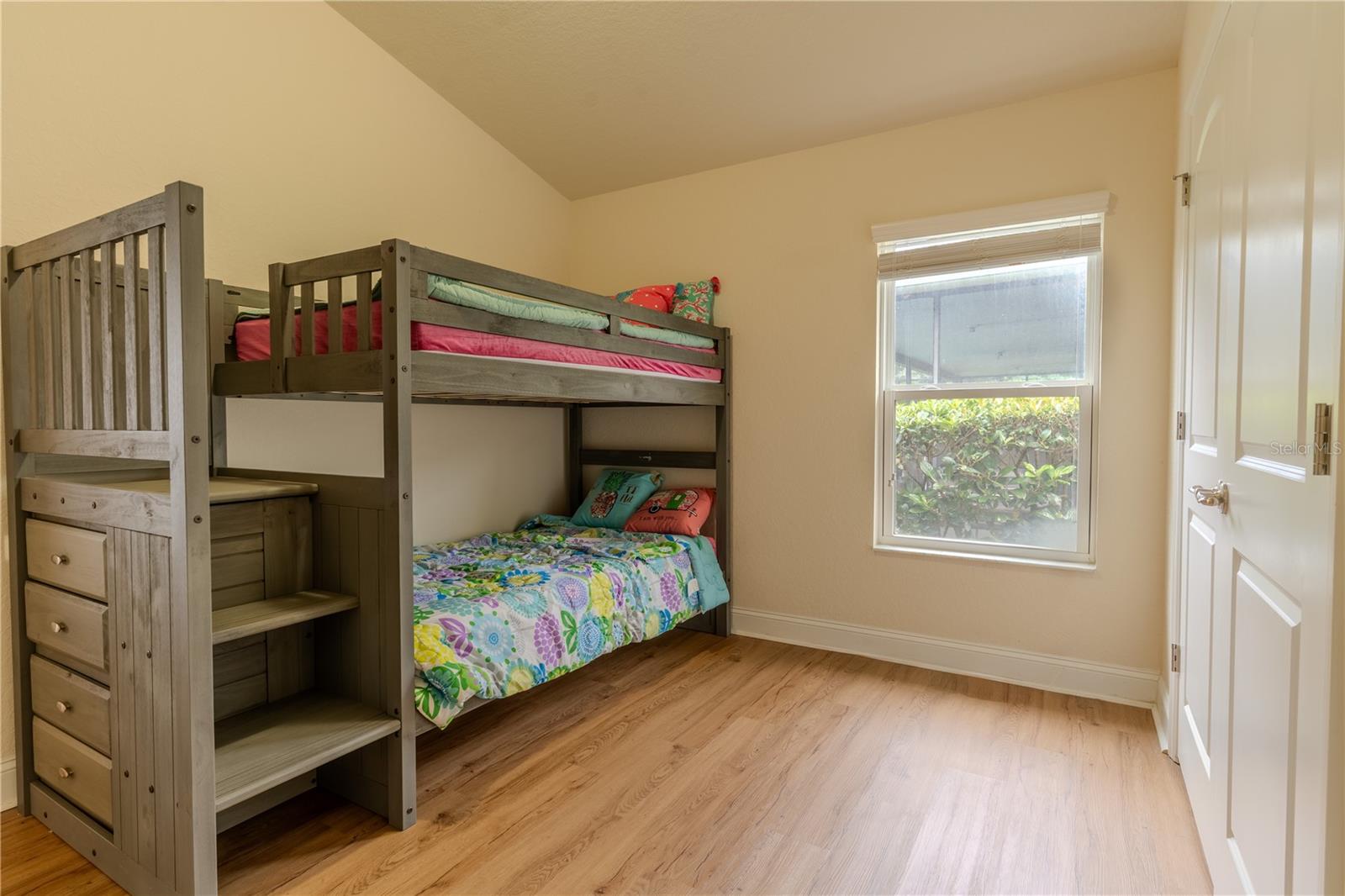 4027 ISLAND LAKES DR