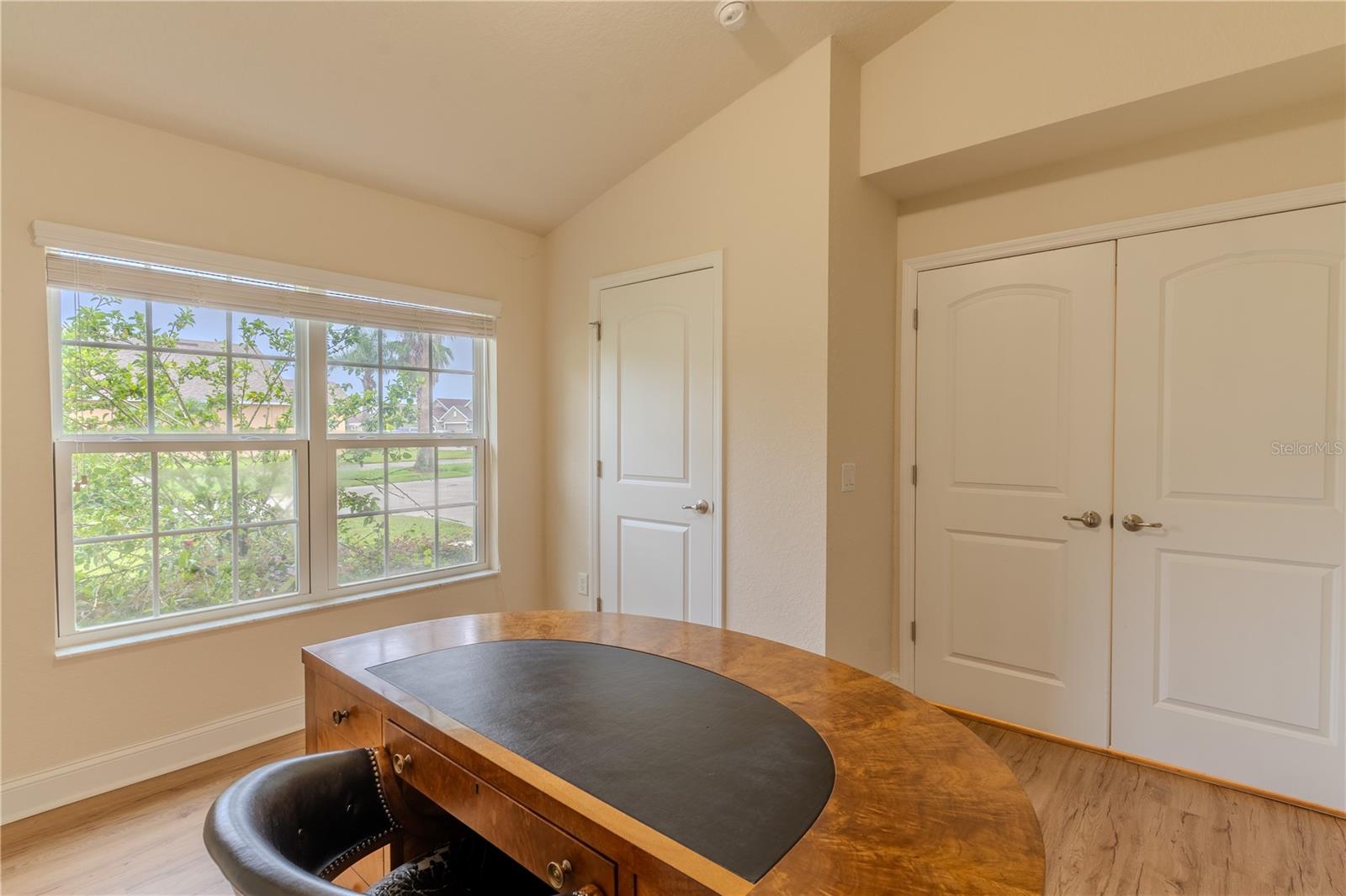 4027 ISLAND LAKES DR