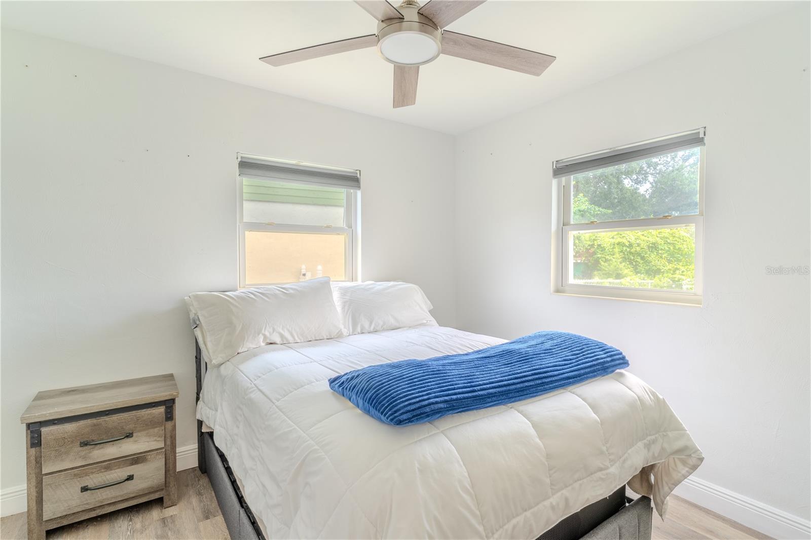 2353 N CRYSTAL LAKE DR