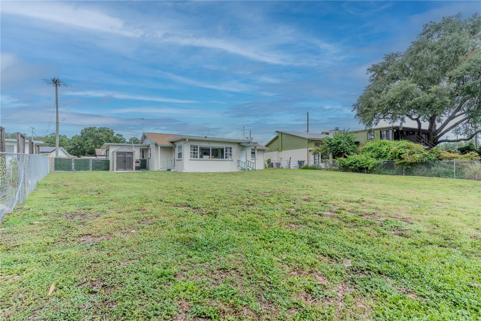 2353 N CRYSTAL LAKE DR