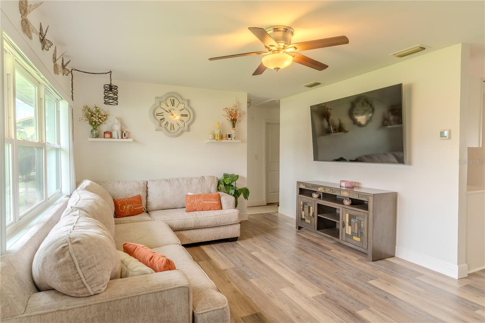 2353 N CRYSTAL LAKE DR