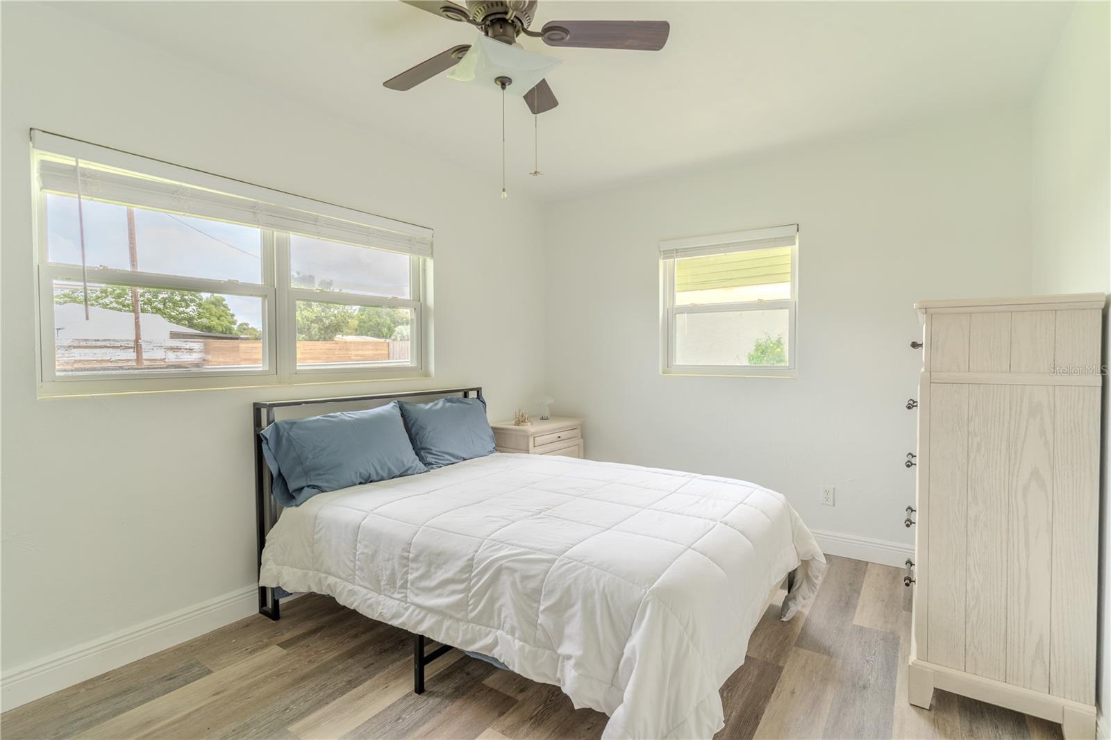 2353 N CRYSTAL LAKE DR