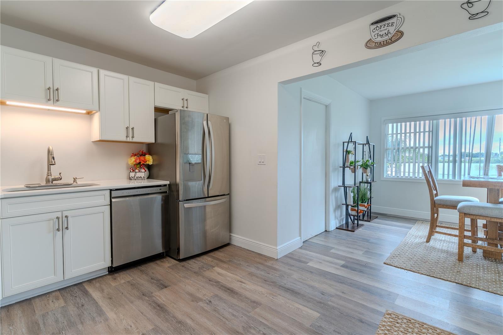 2353 N CRYSTAL LAKE DR