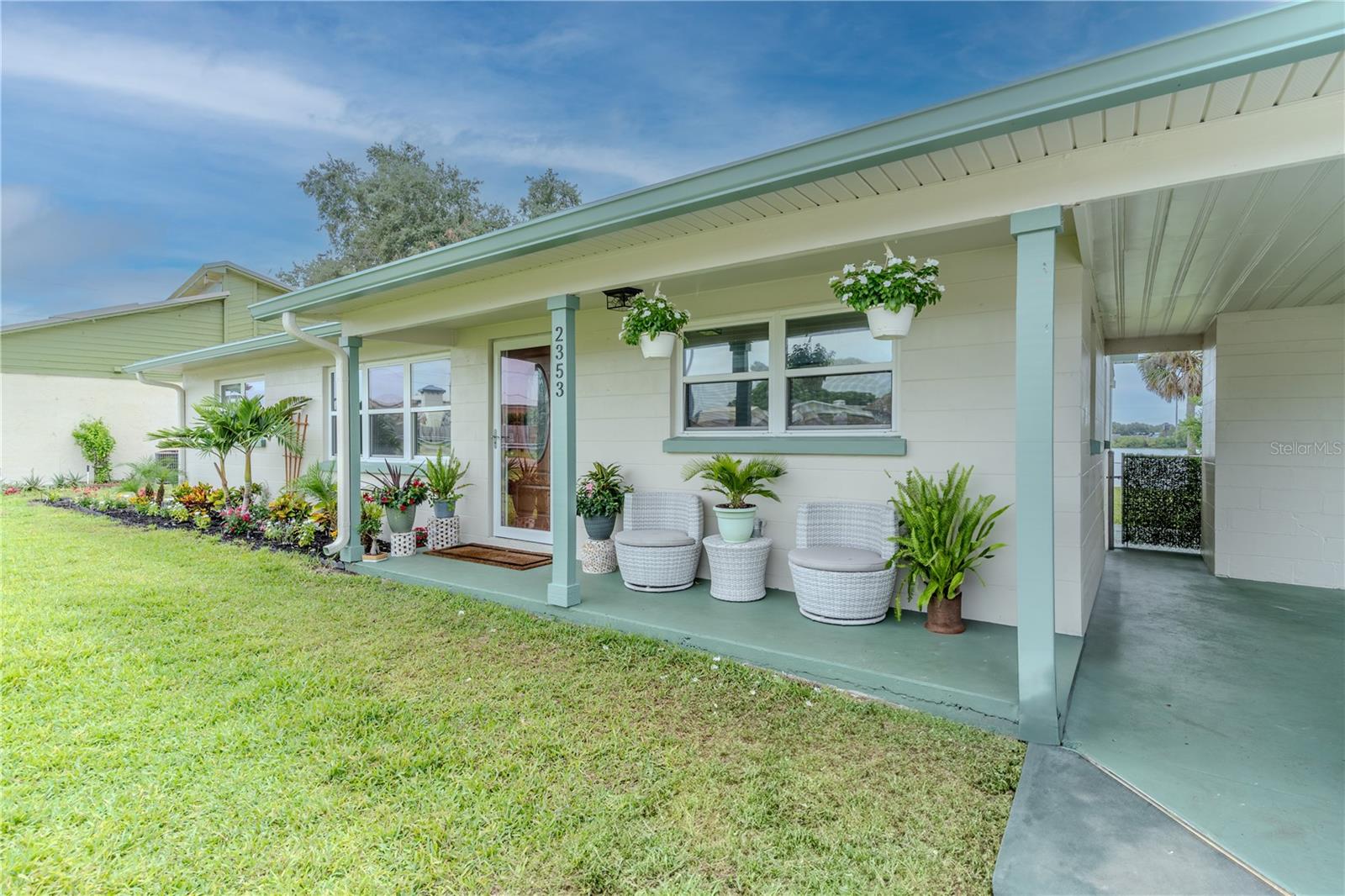 2353 N CRYSTAL LAKE DR