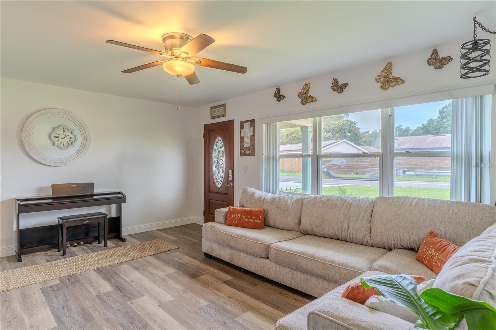 2353 N CRYSTAL LAKE DR