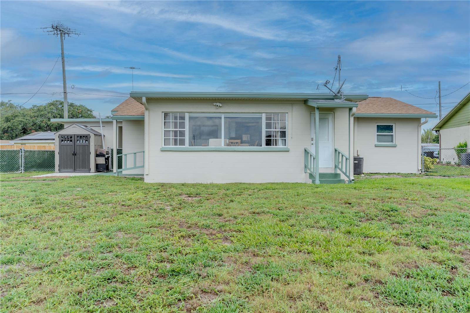 2353 N CRYSTAL LAKE DR