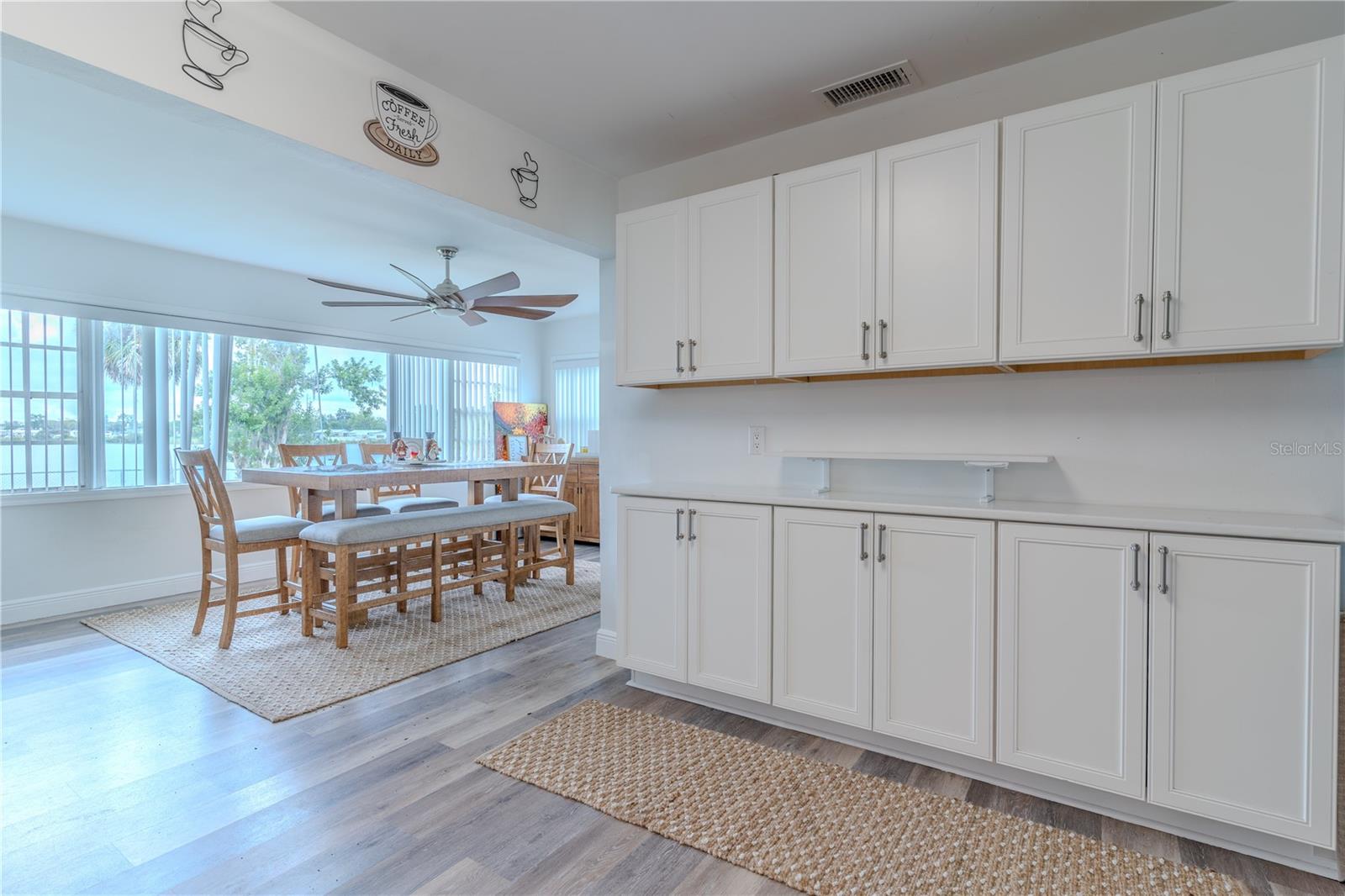 2353 N CRYSTAL LAKE DR