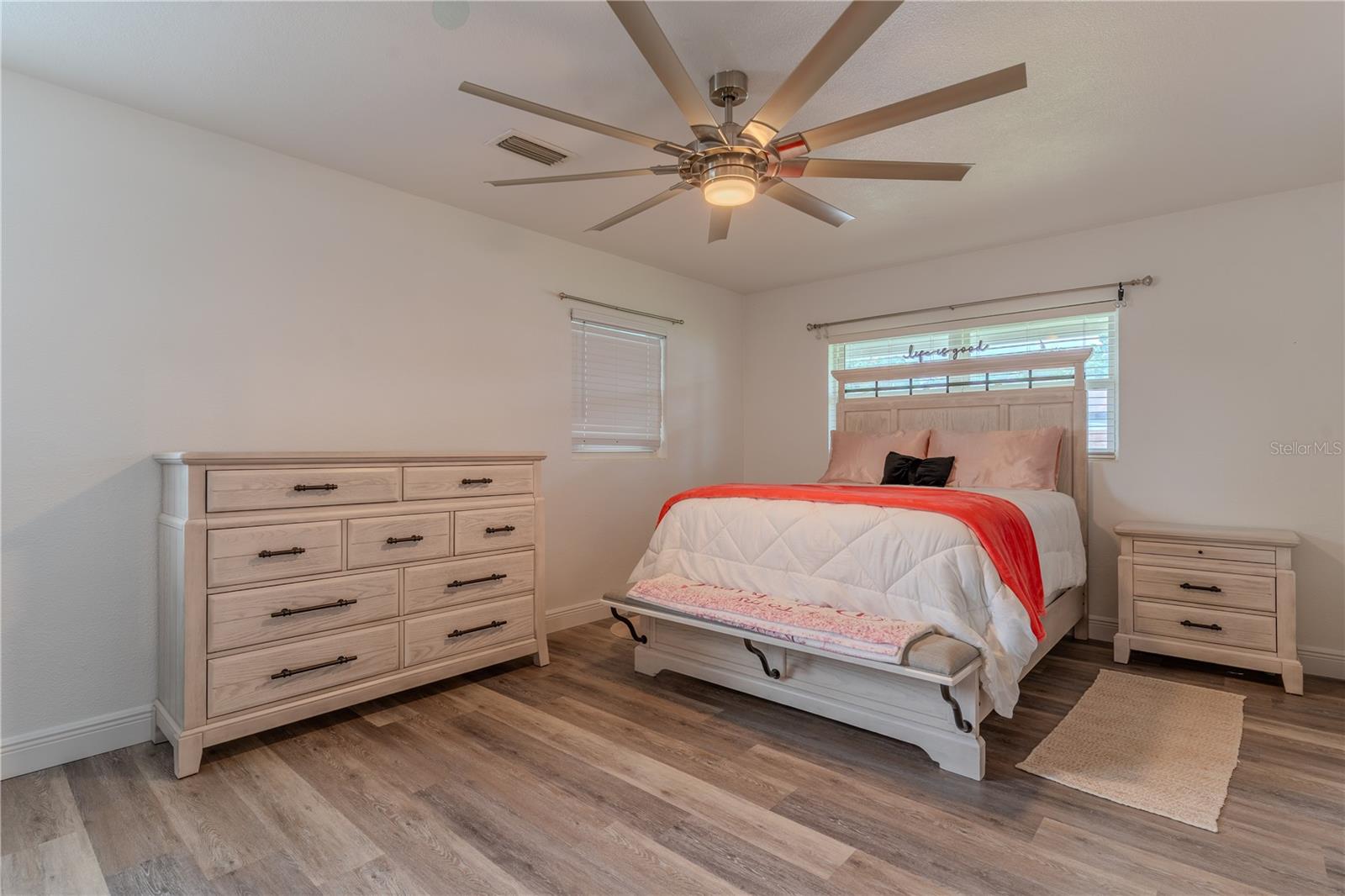 2353 N CRYSTAL LAKE DR