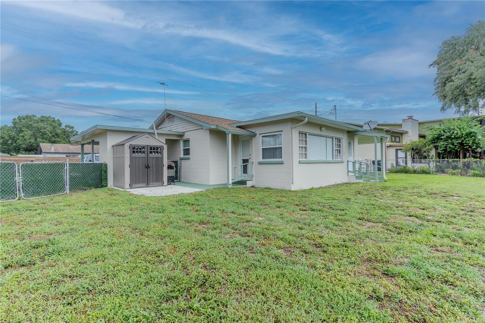 2353 N CRYSTAL LAKE DR