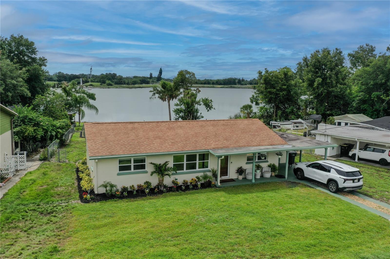 2353 N CRYSTAL LAKE DR