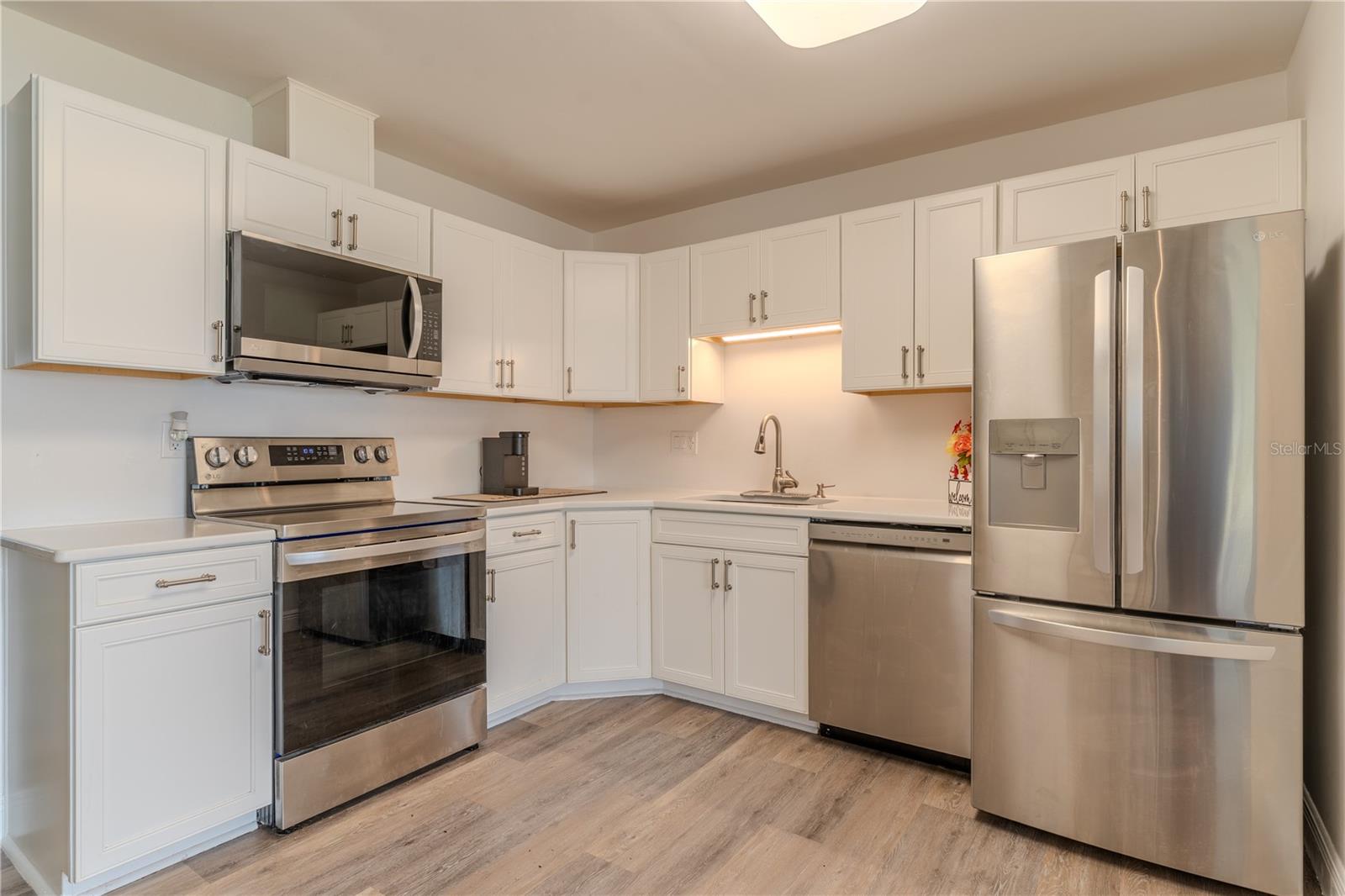 2353 N CRYSTAL LAKE DR