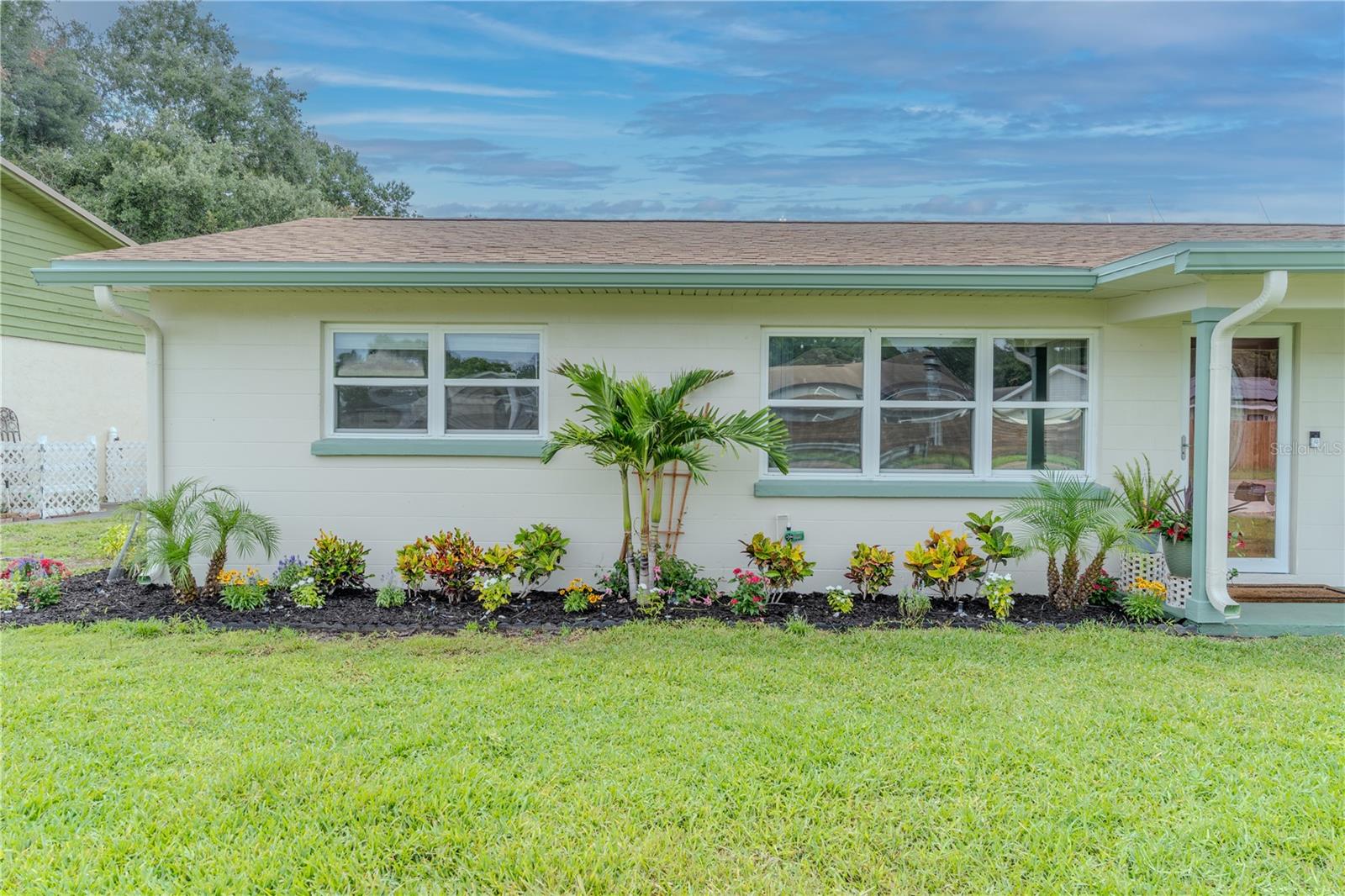 2353 N CRYSTAL LAKE DR