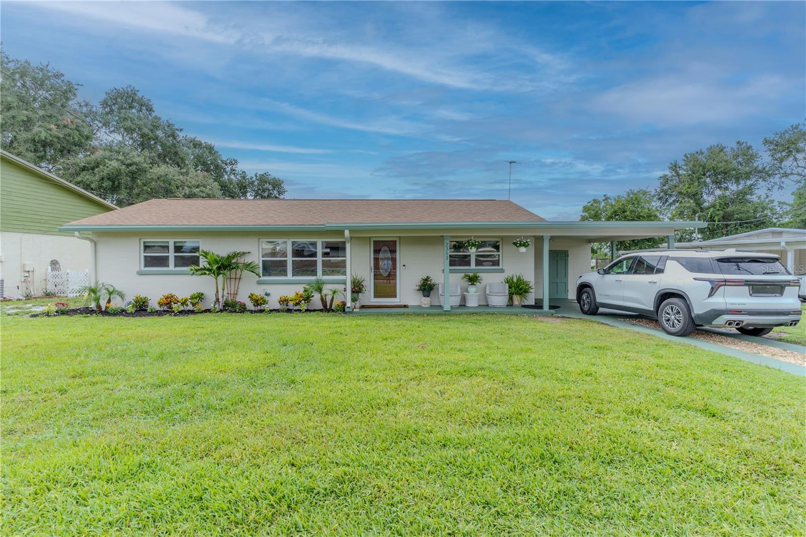 2353 N CRYSTAL LAKE DR