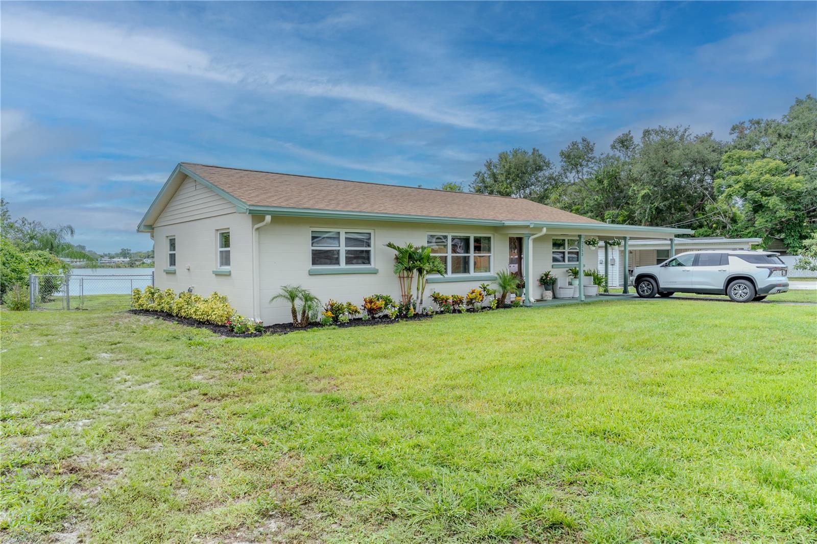 2353 N CRYSTAL LAKE DR