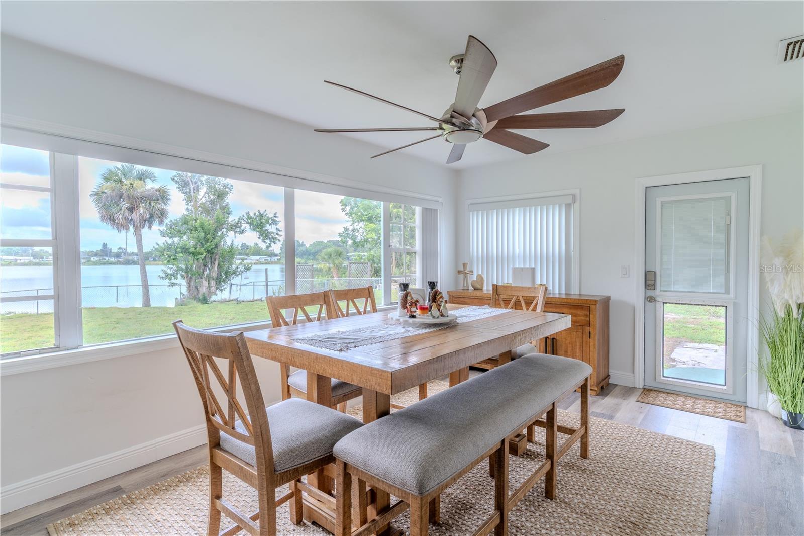 2353 N CRYSTAL LAKE DR