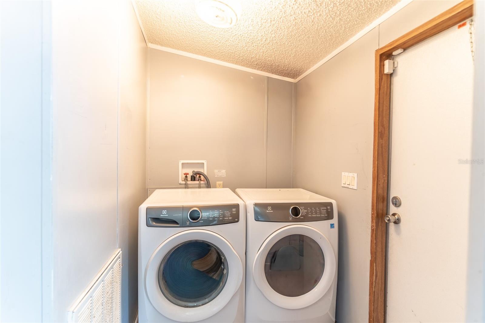 3575 PIONEER TRAILS BLVD E