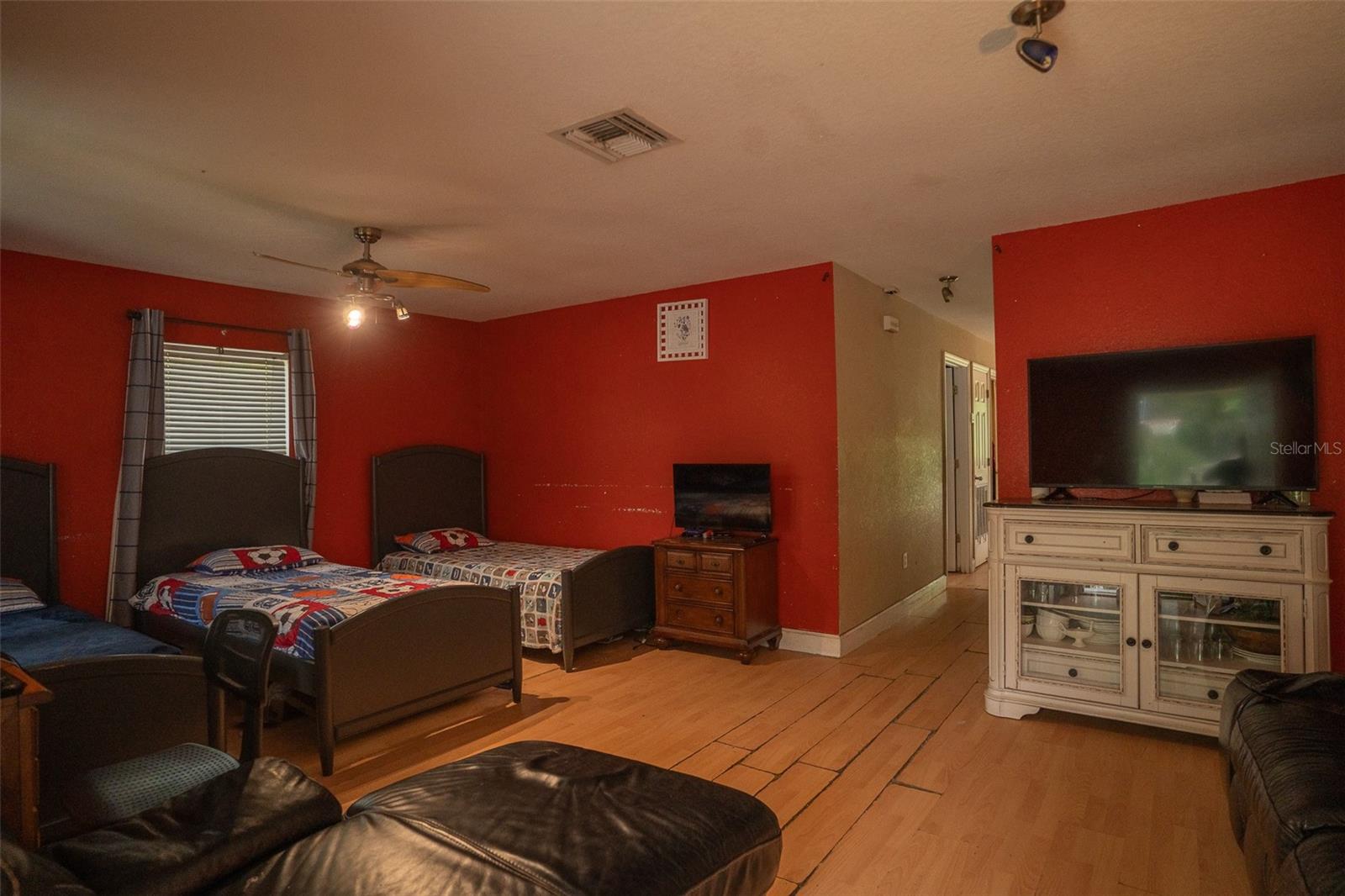 1128 NEVILLE AVE