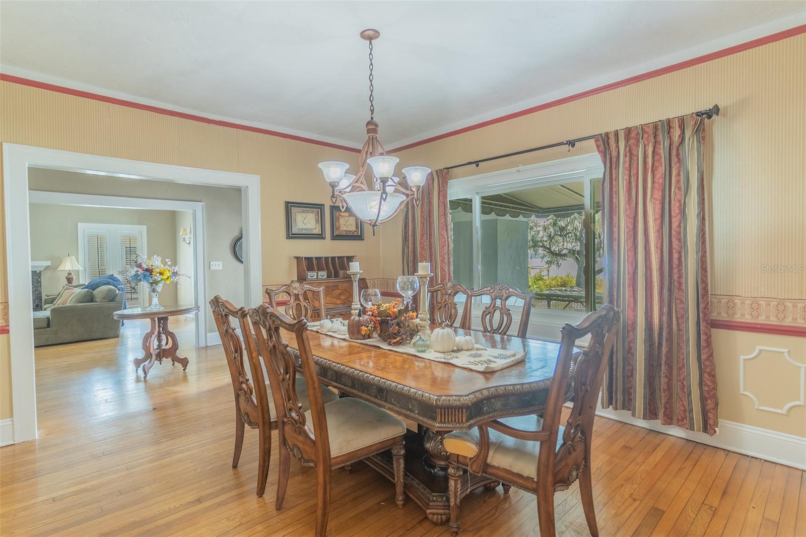 1433 N LAKE HOWARD DR