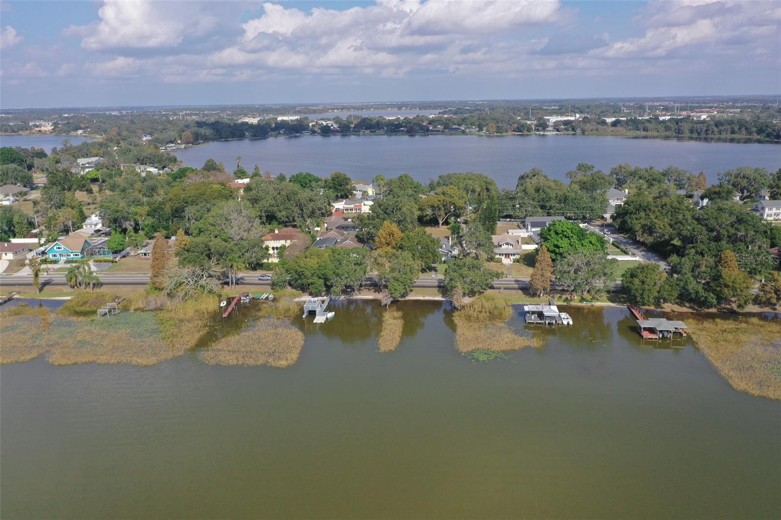 1433 N LAKE HOWARD DR