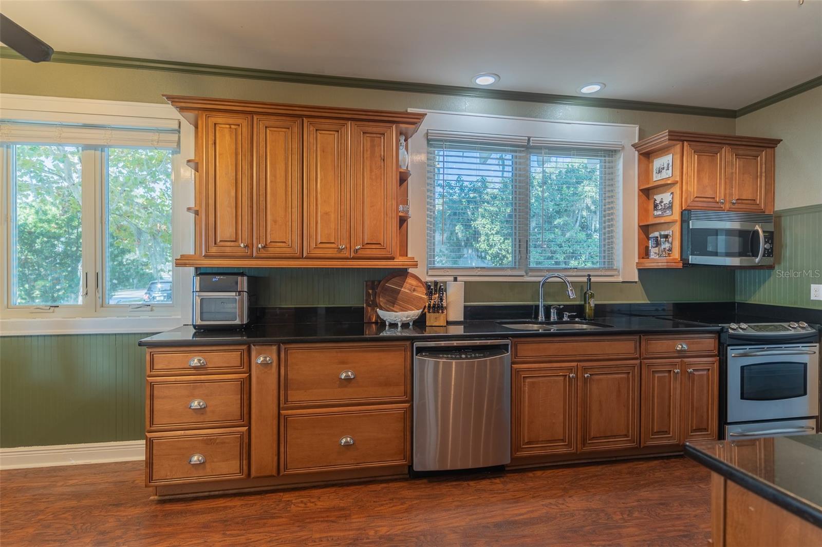 1433 N LAKE HOWARD DR