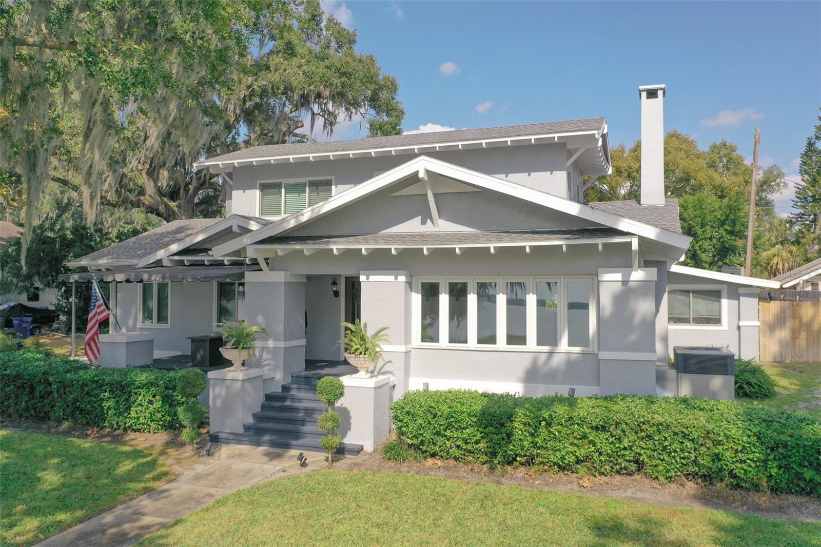 1433 N LAKE HOWARD DR