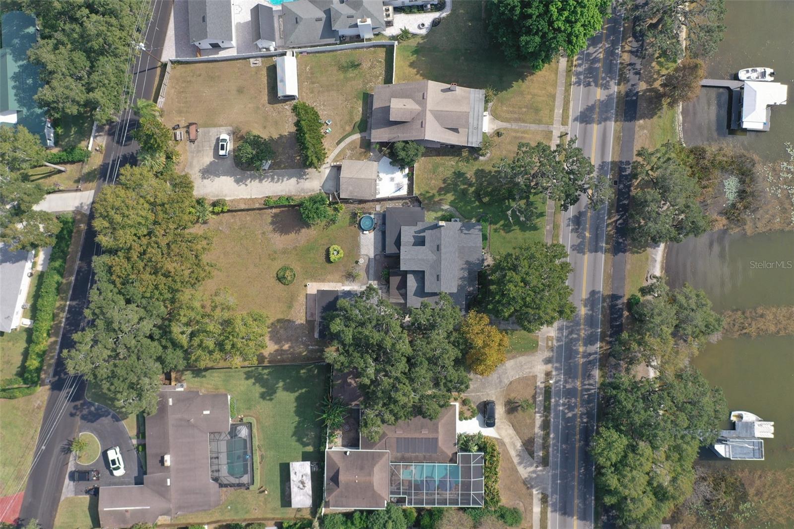 1433 N LAKE HOWARD DR