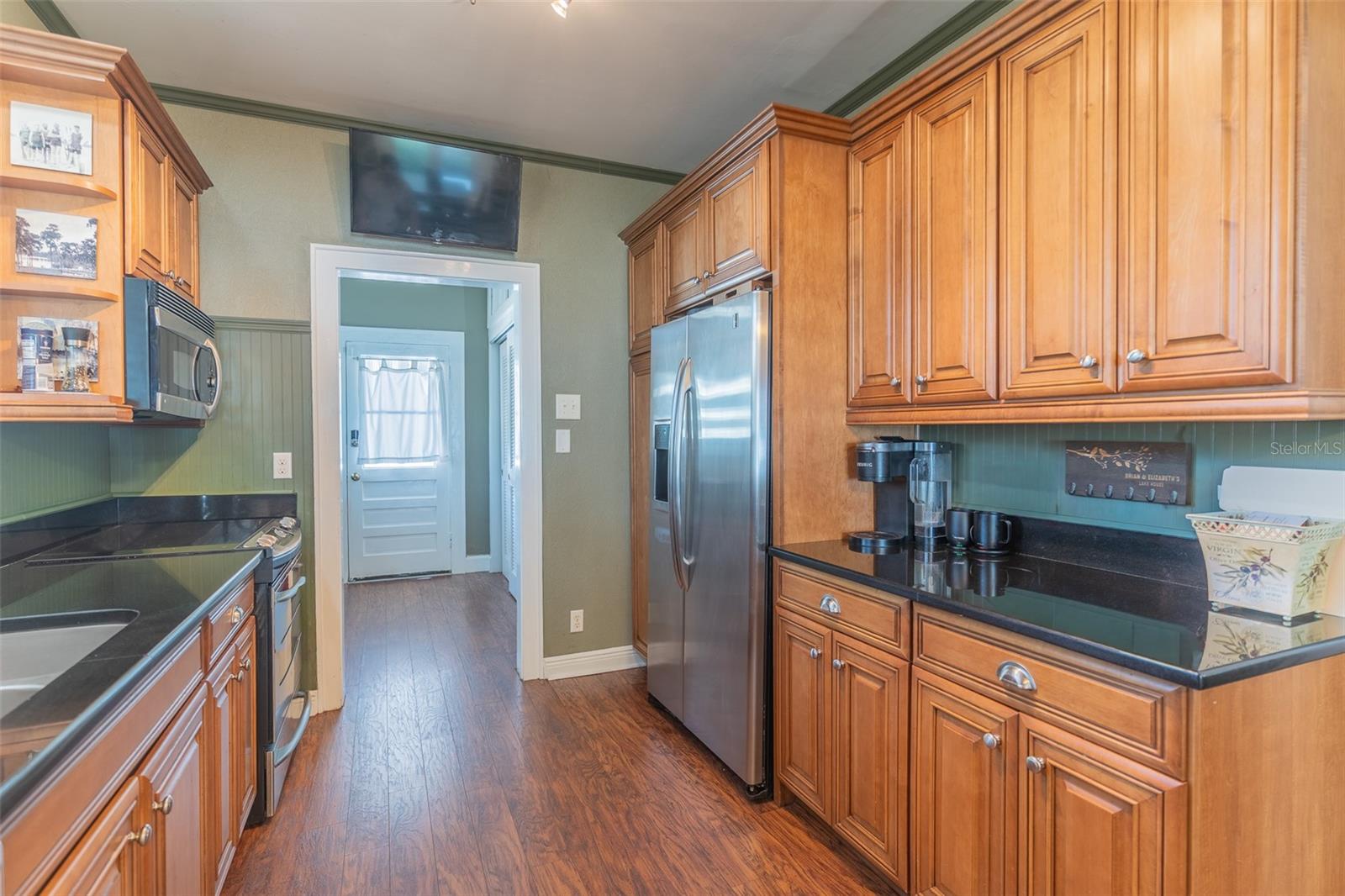 1433 N LAKE HOWARD DR