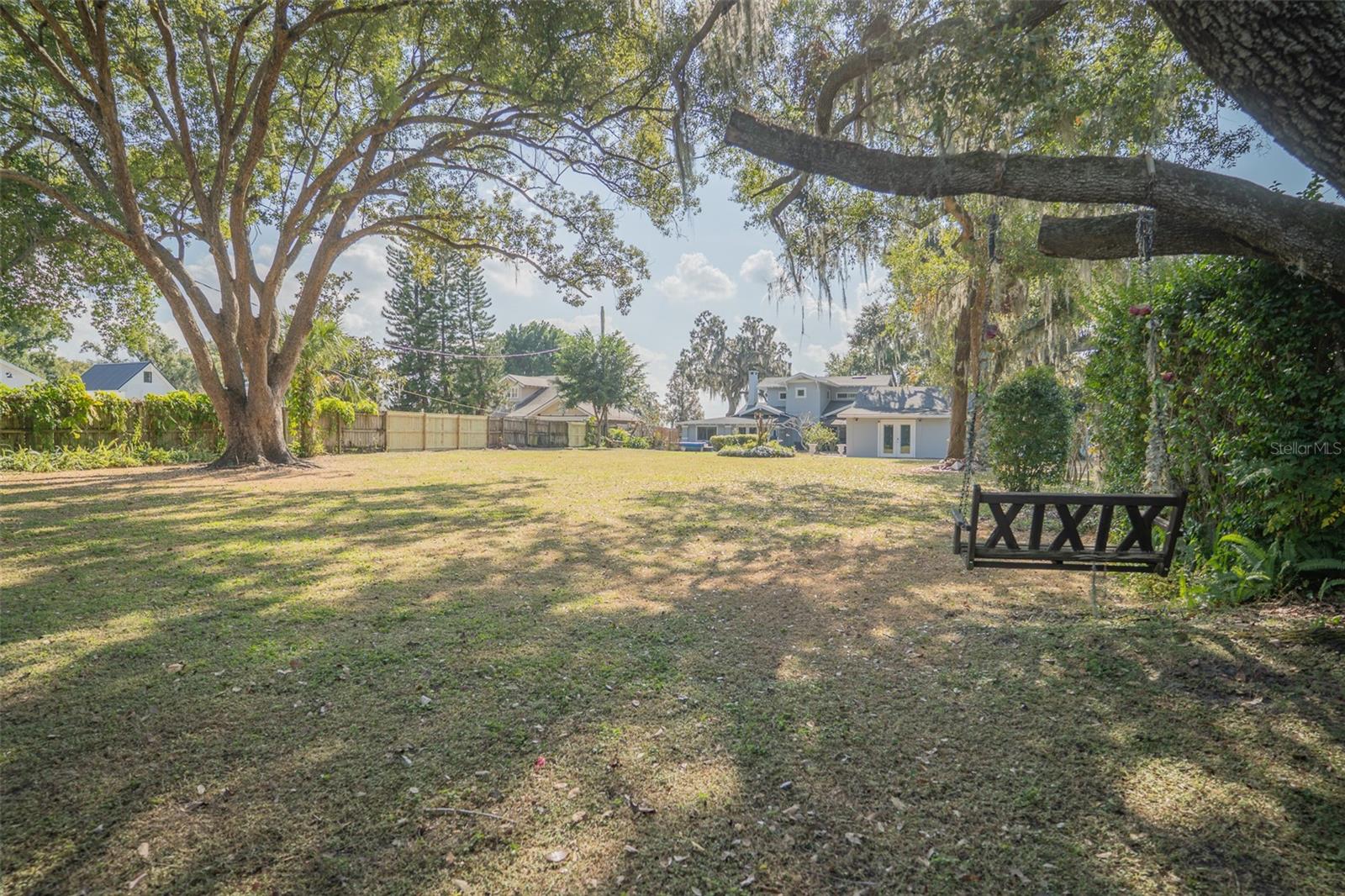 1433 N LAKE HOWARD DR