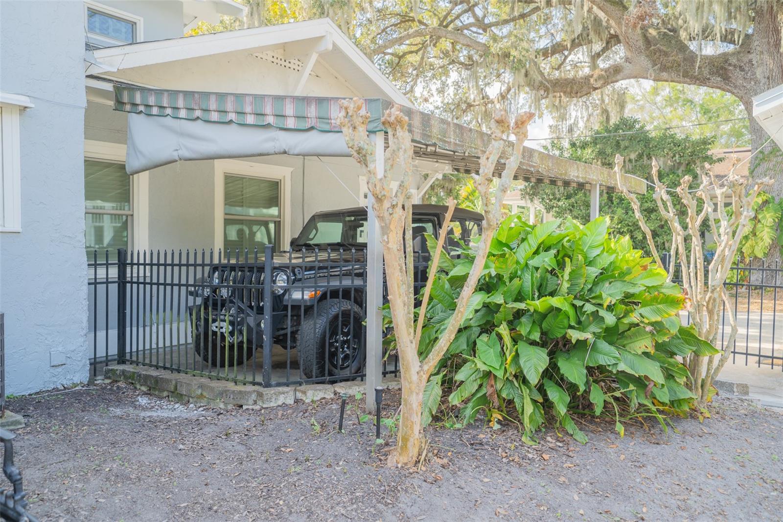 1433 N LAKE HOWARD DR