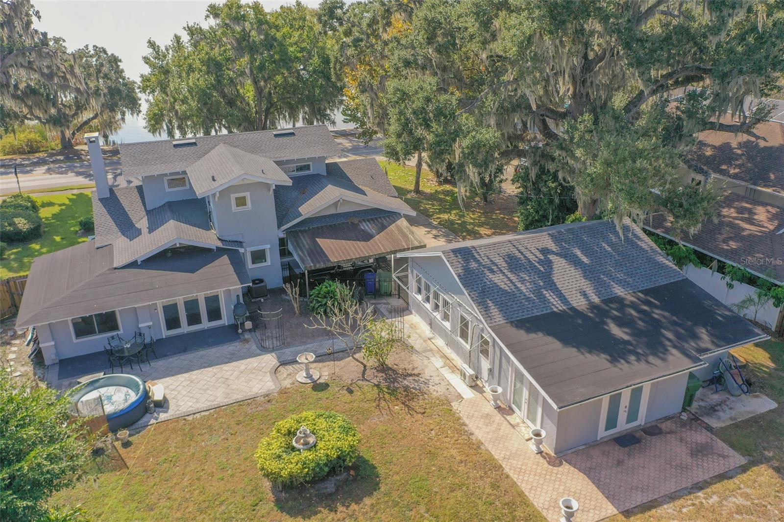 1433 N LAKE HOWARD DR