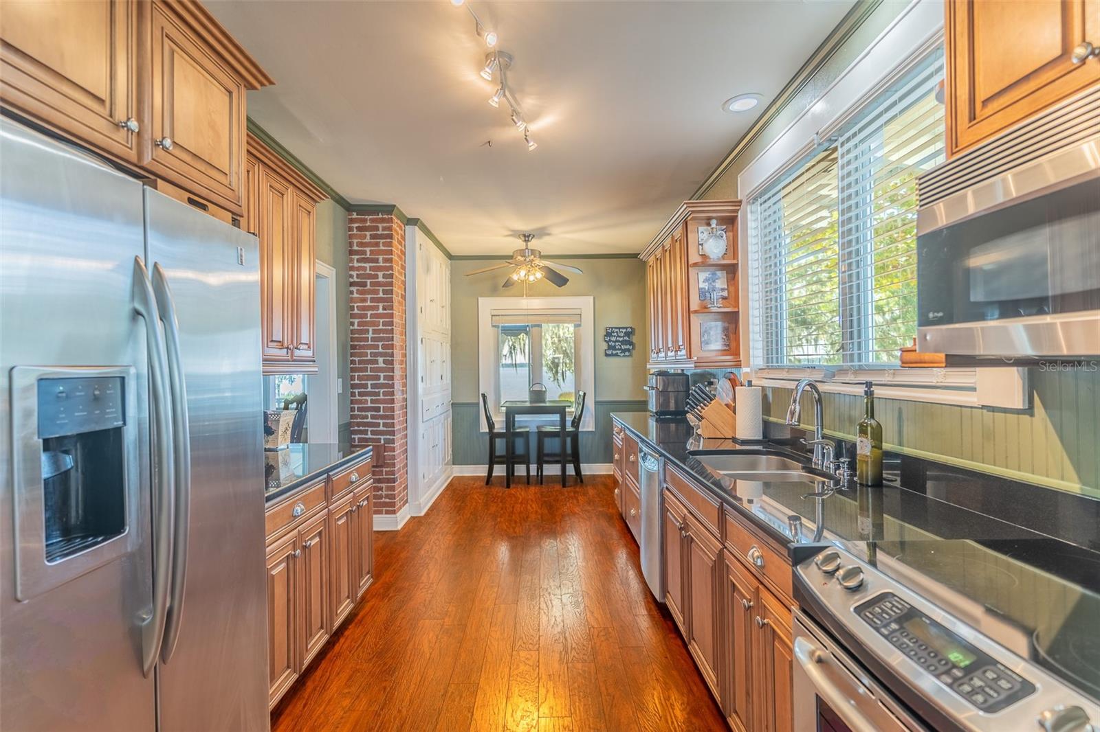 1433 N LAKE HOWARD DR