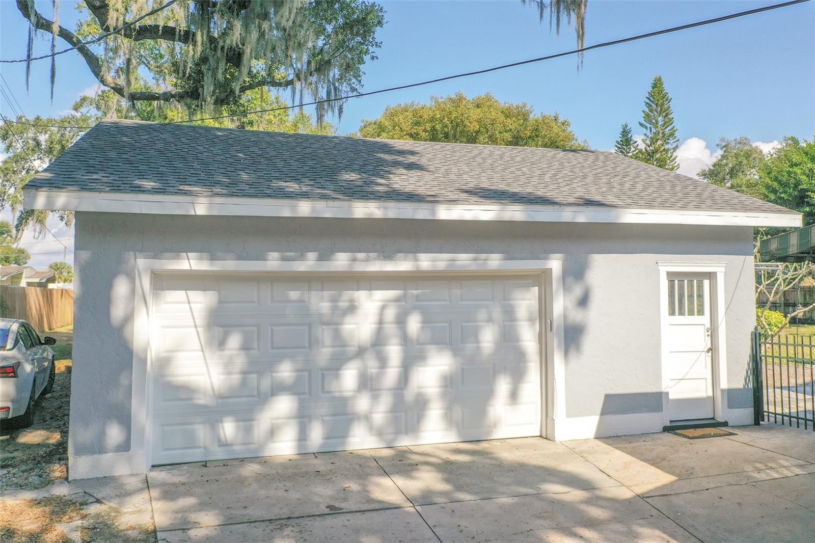 1433 N LAKE HOWARD DR