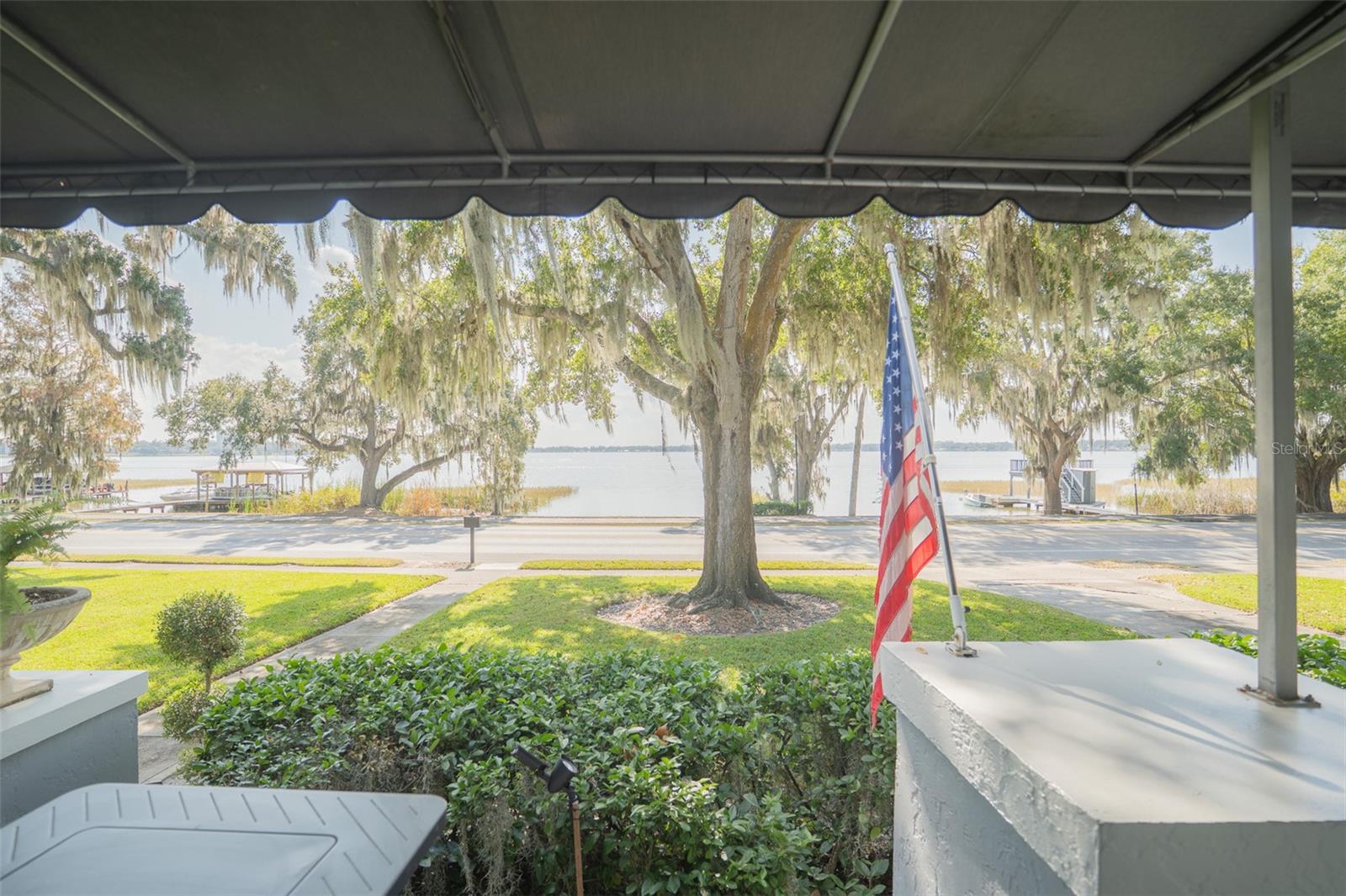 1433 N LAKE HOWARD DR