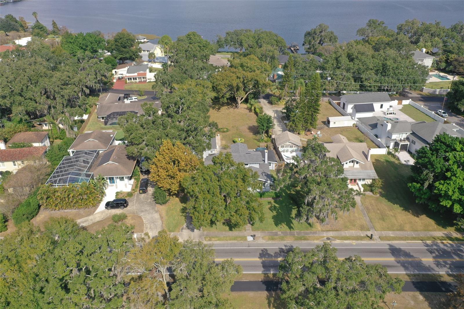 1433 N LAKE HOWARD DR