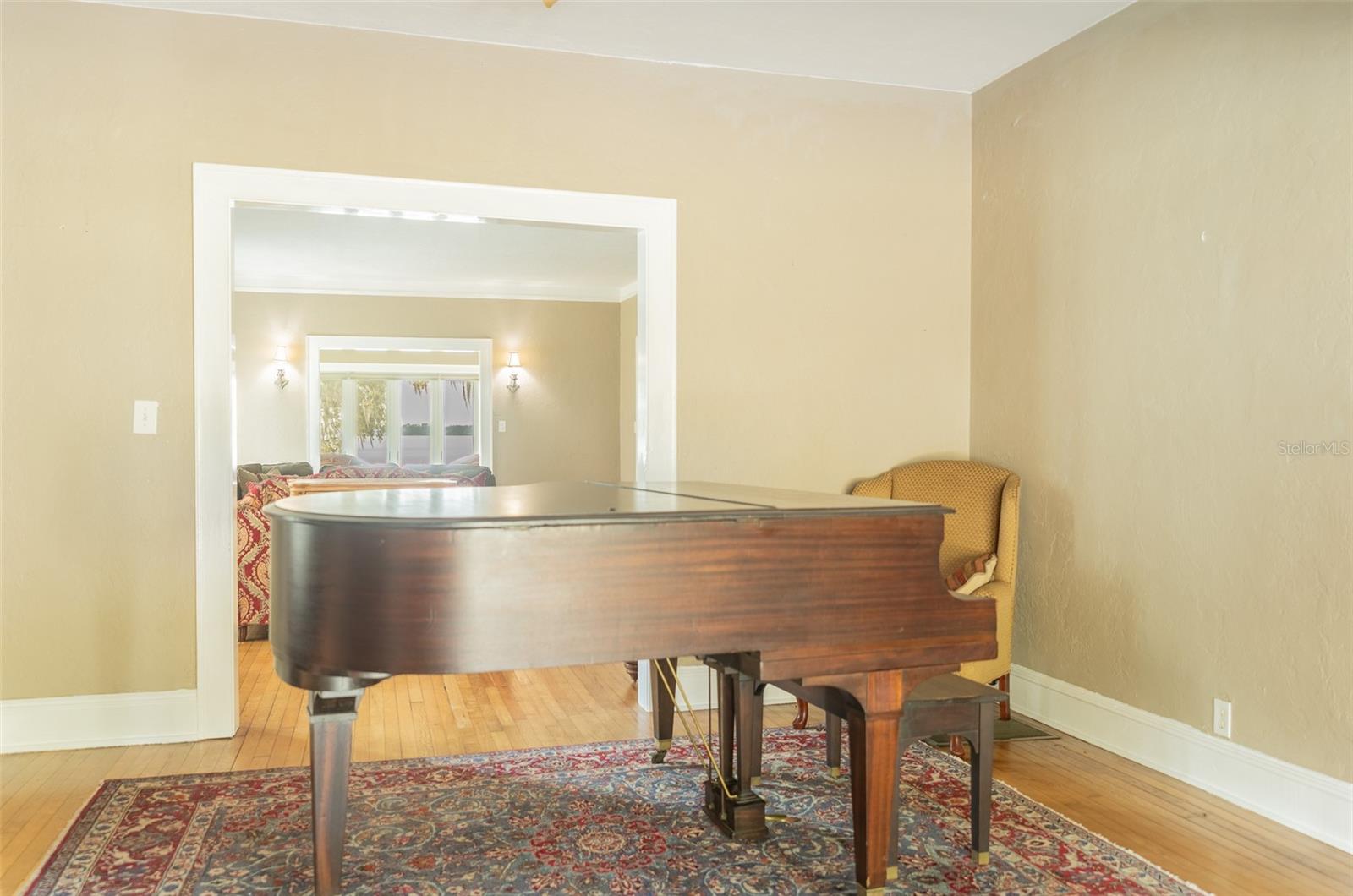 1433 N LAKE HOWARD DR