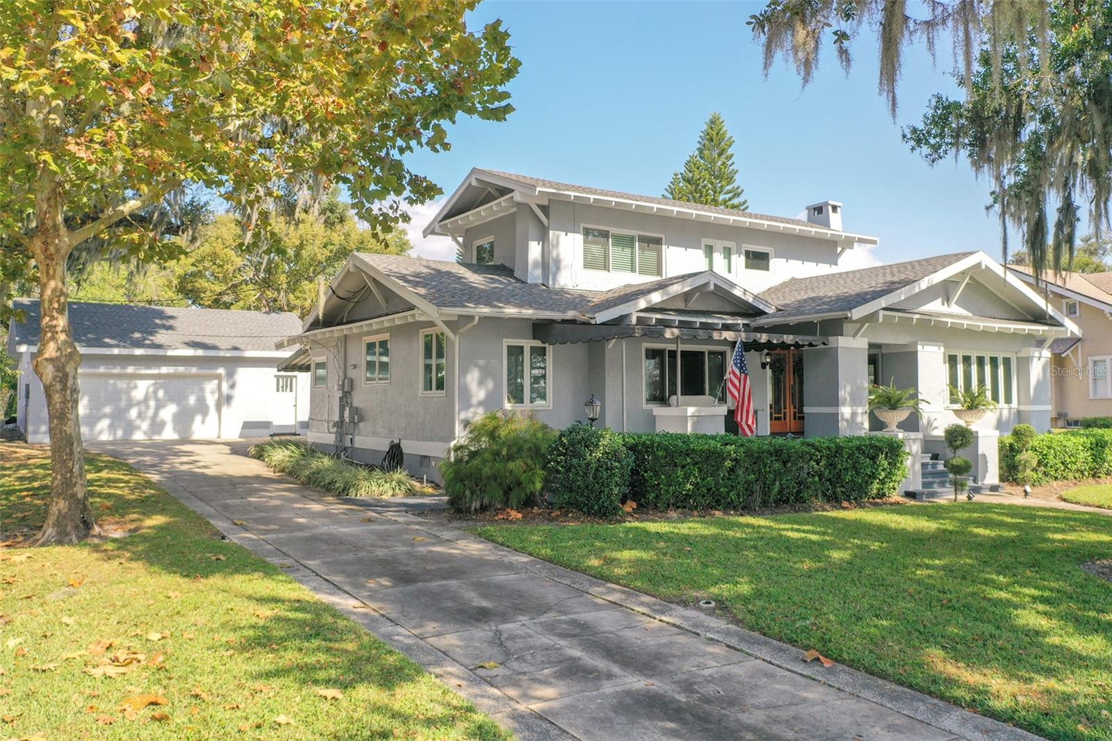 1433 N LAKE HOWARD DR