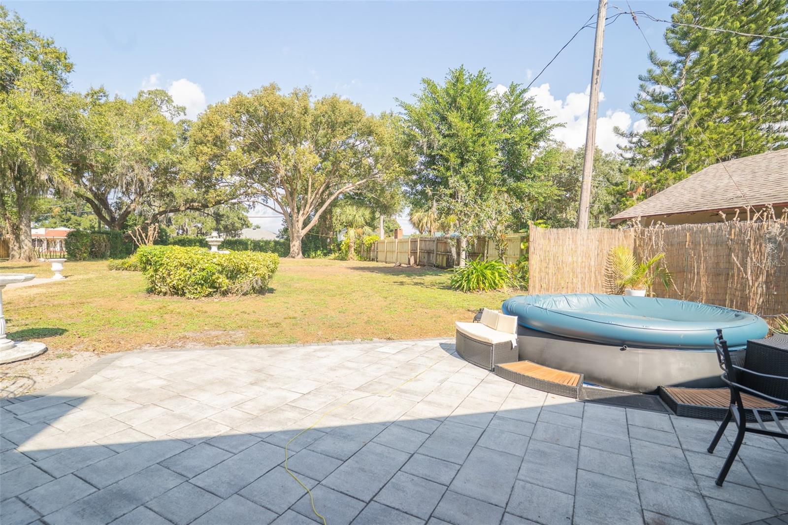 1433 N LAKE HOWARD DR