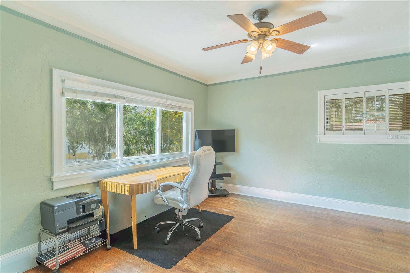 1433 N LAKE HOWARD DR