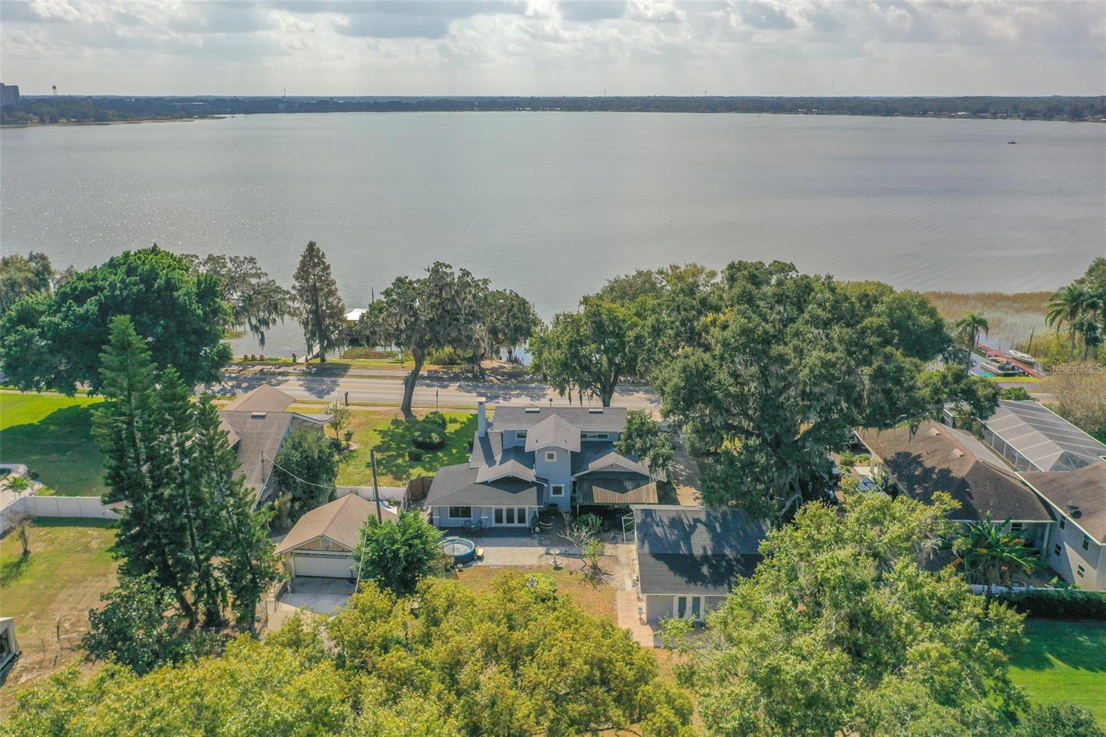 1433 N LAKE HOWARD DR