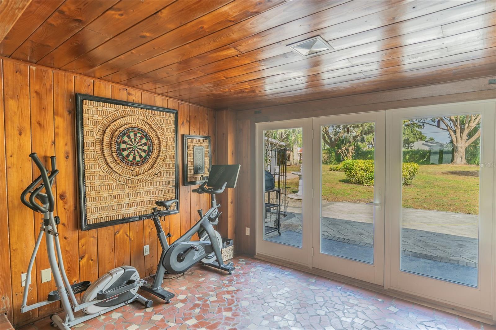 1433 N LAKE HOWARD DR